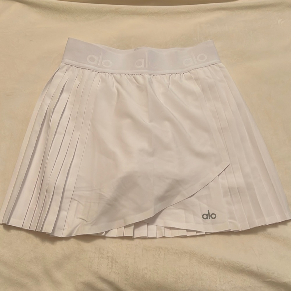 NWOT Alo Yoga skirt